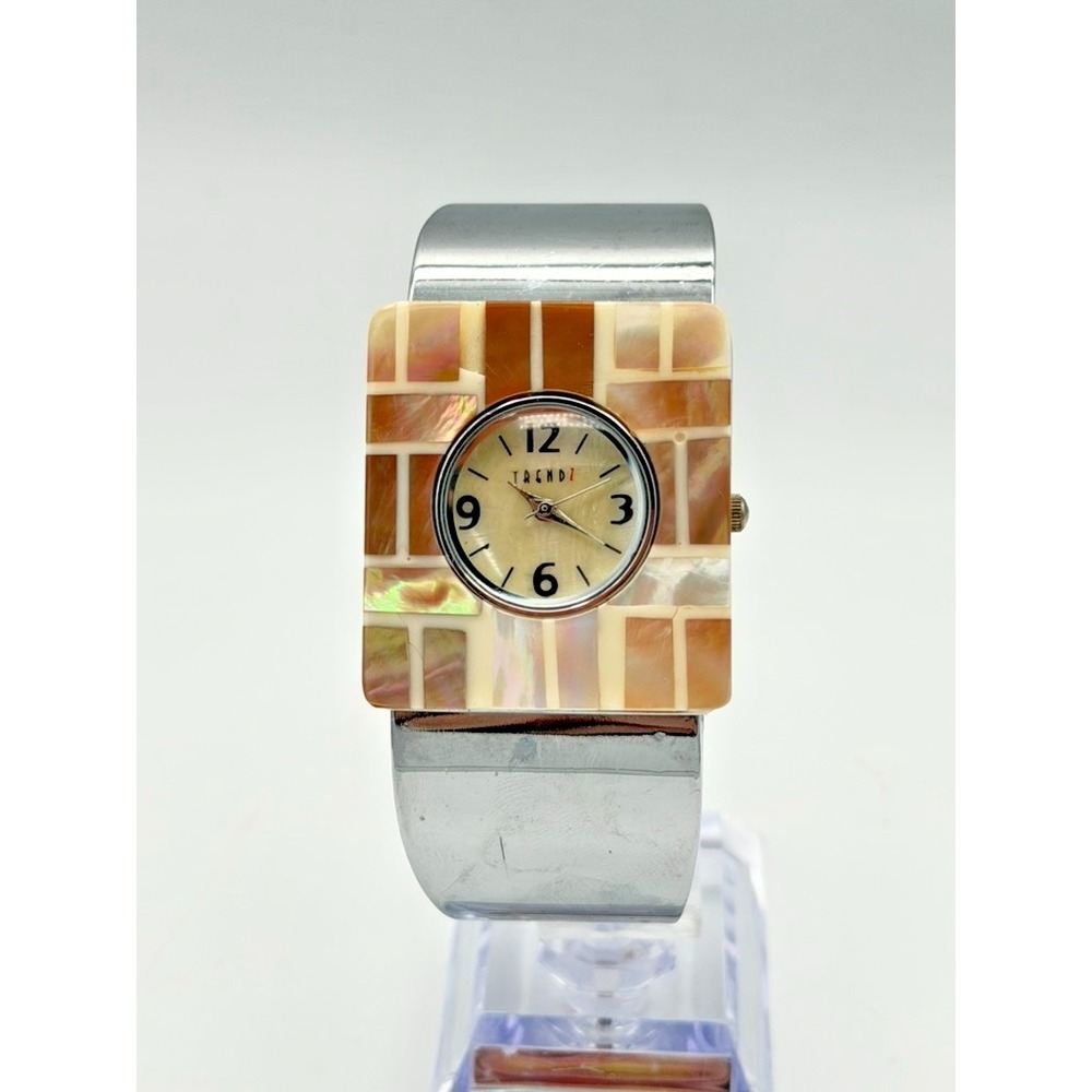 Trendz Mosaic Shell Dial Cuff Watch Mother of Pearl Stretch Band Runs